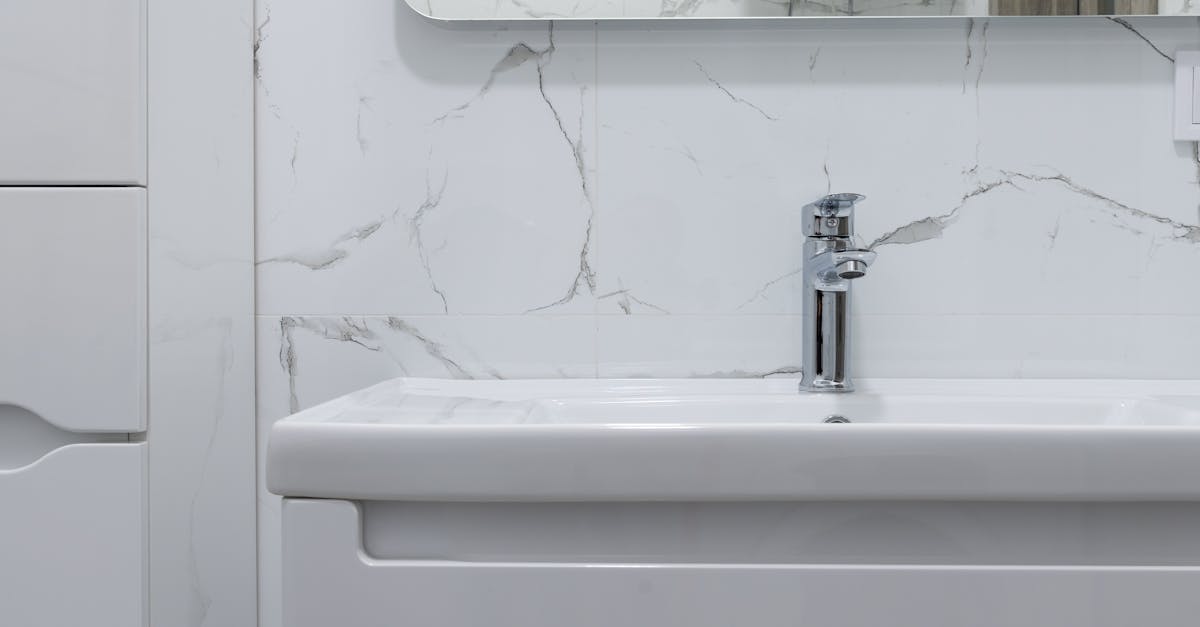 Who is eligible for hot water upgrade in Victoria?